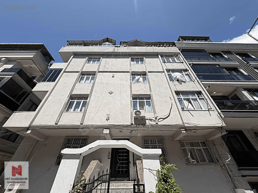 Avcılar Mustafa Kemal Paşa Mahallesi'ndeki eşyalı kiralık 1+1 dairenin bina cephesi