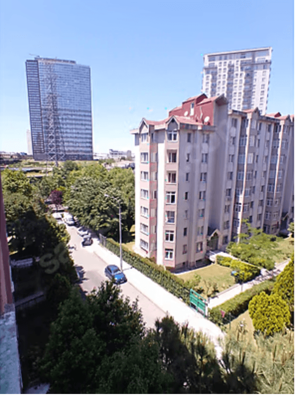 Esenkent Kamelya Sitesi'ndeki satılık 3+1 dairenin çevre ve site manzarası