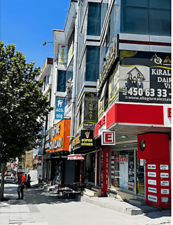 Esenyurt Devlet Hastanesi karşısındaki kiralık iş yeri katlarının cadde cephesi