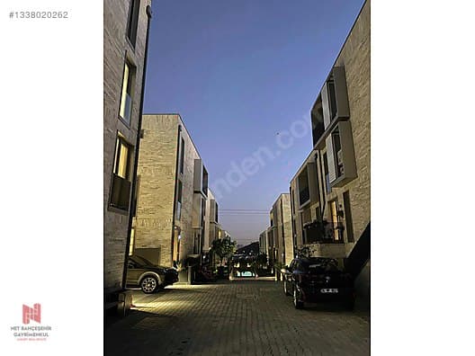 Bahçeşehir D14 Sitesi'ndeki satılık 5+2 villanın fotoğrafı